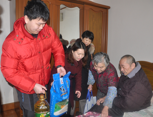 上海仪器仪表研究所 王妍菁 青年慰问社区困 难家庭 13585567665